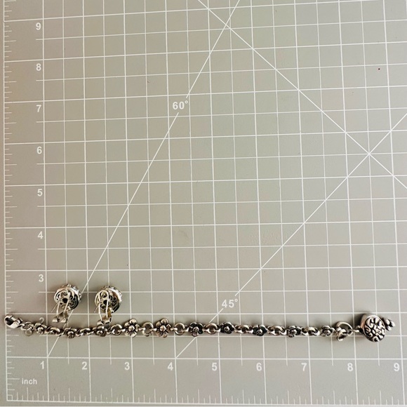 Vintage Modern Earrings & Floral Bracelet - Picture 11 of 12